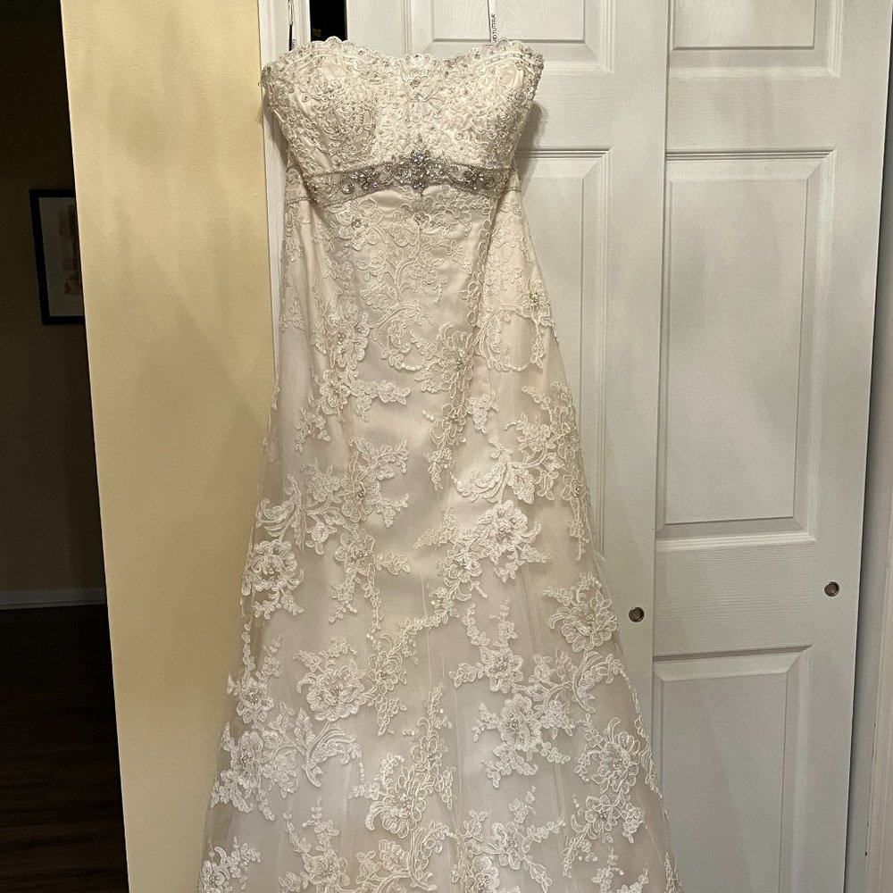 Brand New David Tutera for Mon Cheri Wedding Gown- IVORY SIZE 12 UNALTERED.